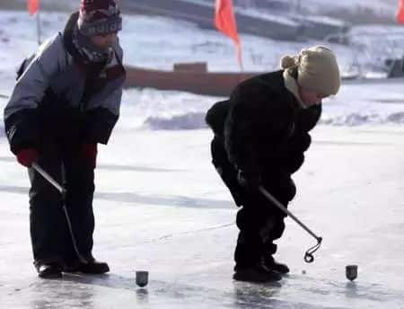小时候没有暖气，我们这样过冬天！看完不许哭……