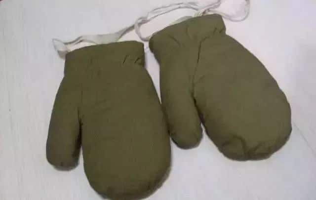 小时候没有暖气，我们这样过冬天！看完不许哭……