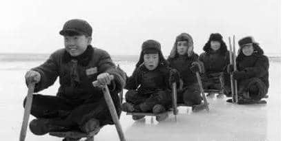 小时候没有暖气，我们这样过冬天！看完不许哭……