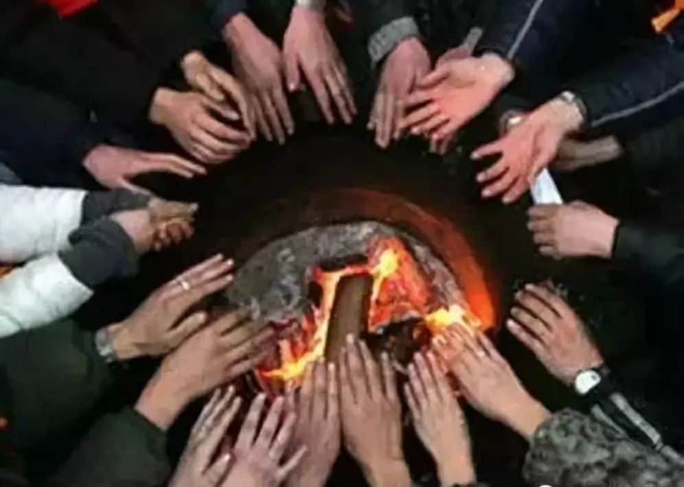 小时候没有暖气，我们这样过冬天！看完不许哭……