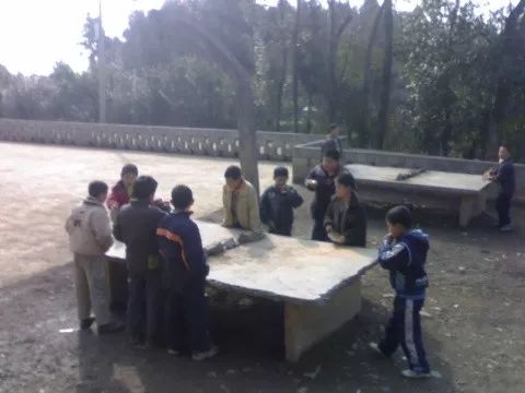 小时候没有暖气，我们这样过冬天！看完不许哭……